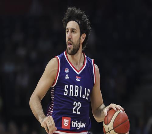 惨不忍睹！0分0板0助+3失误1被盖，有NBA履历的他不会打球了