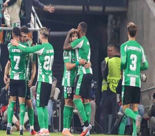 欧战4场不败，安东尼巧射破门：2场造4球，彻底征服球迷