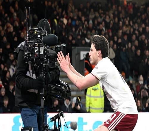 赖斯枪手生涯第二次梅开二度，上一次是欧冠对皇马任意球双响