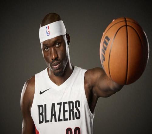 一夜3大消息！杨瀚森队友报销，湖人一喜一忧，勇士追字母哥