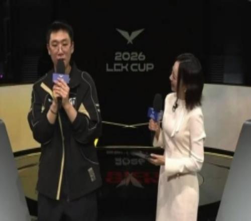 Ruler：今天爸妈的应援不够努力啊下次大声点好吗Ruler爸爸：OK