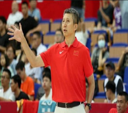 防守大漏勺，空位不敢投！球迷：这3名球员，郭士强没必要带了