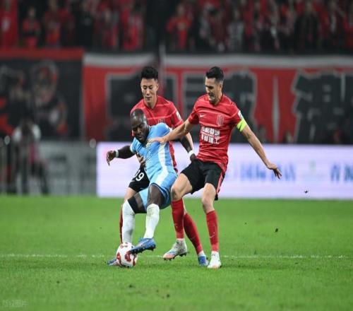 球迷歧视河南外援！蓉城遭中足联重罚：罚款50万+部分看台空场1场