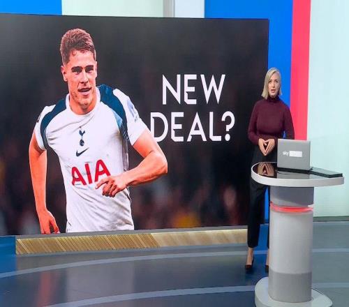 天空：热刺希望与范德芬提高待遇重签合同，多俱乐部关注球员