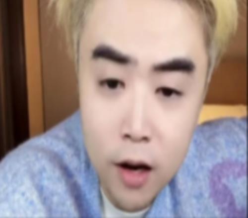 朱开：BLG的辅助已经敲定了，还是原来那个我听说的是已经敲了