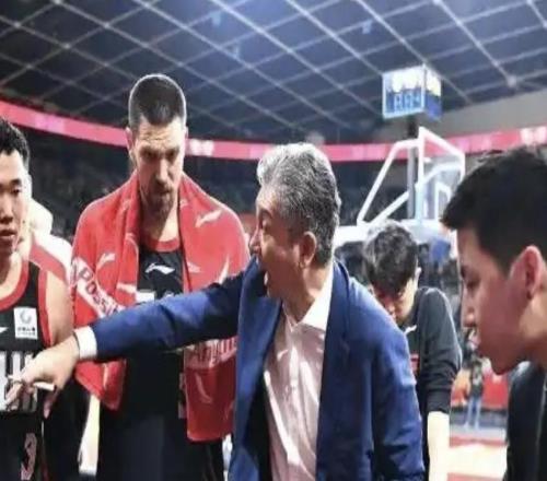 五连胜，郑永刚：赢下比赛靠积极防守春节前的三连客要打好