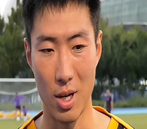方镜淇谈门将位置竞争：不存在压力，能帮助球队变得更好就行