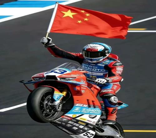 干翻37年国际垄断！从修车学徒到世界冠军，张雪的人生比爽文还燃