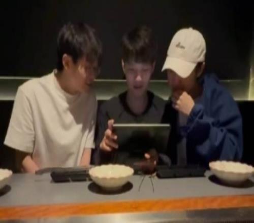 BLG更新选手动态：一条来自前线的视频点菜三小只