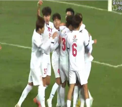 省港杯戏剧8分钟！广东队连追2球，姜至鹏世界波，陈伟染红