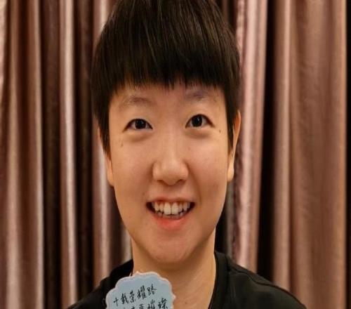 孙颖莎纪念国家队10年：保持热爱，未来还有更多山峰等待攀登