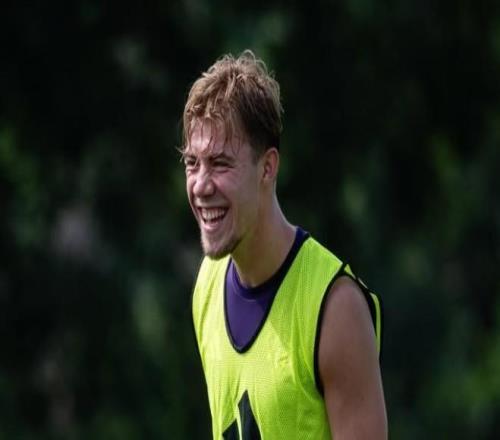 曼联官方祝霍伊伦生日快乐，后者回复：愿你们的连胜继续