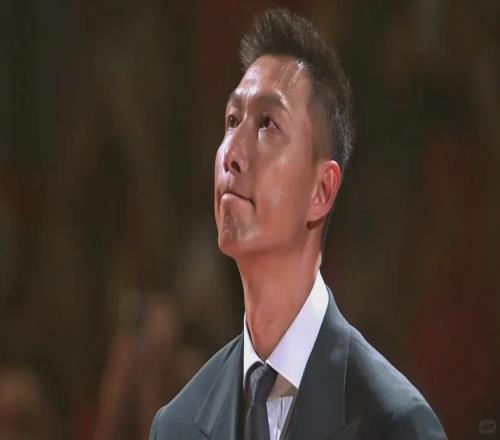 WOW！易建联公开露面！等了整整两年时间