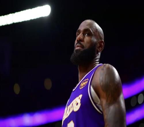 美媒：詹姆斯没兴趣加盟勇士，下赛季湖人、骑士二选一或退役