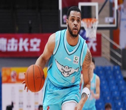 赵嘉义丢绝杀！郭艾伦19分广州险胜青岛获3连胜徐昕13+10