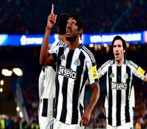 埃兰加是第二位欧冠淘汰赛梅开二度的瑞典球员，上一位是伊布