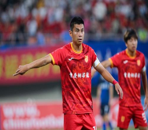 动容！40岁前国脚冲超后采访喜极而泣，3年前随重庆解散+崩溃痛哭