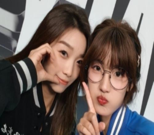 松琪晒照：今年有幸参与了翻译工作从北京上海到成都收获颇丰！