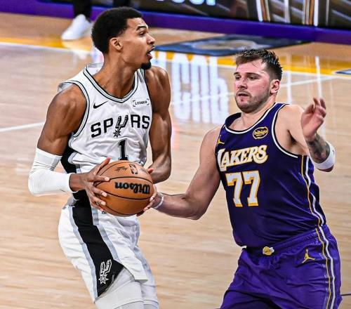 詹姆斯避战！湖人91107马刺：东契奇38+10+10尽力了！