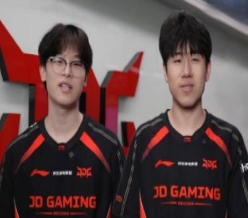 JDG整活情人节双排上分指南：双排总差点默契听听下路组建议吧