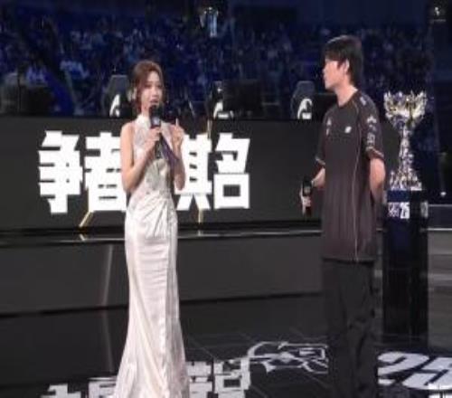 希然：和Bdd对完问题后他泪腺突然崩了，眼泪蔓延到周围人的心里