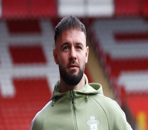 天空体育：南安普顿即将接受狼队对阿姆斯特朗的报价