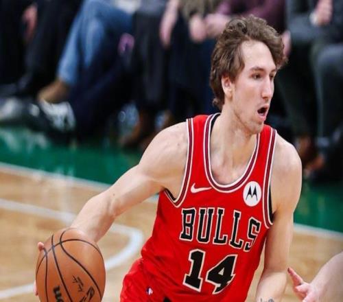 杰伦布朗24+4+4，怀特全能战士武神手刃旧主，绿军19分大胜公牛