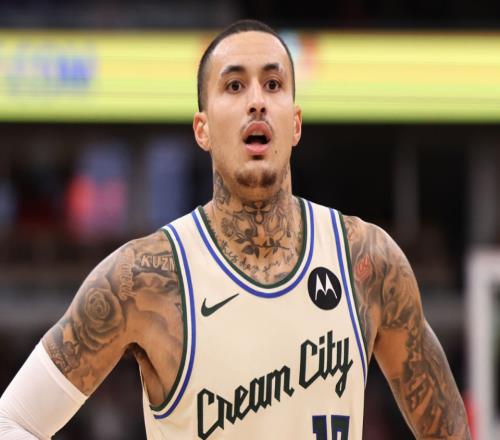 曝雄鹿积极兜售库兹马！交易引援已锁定三大目标：杨瀚森队友在列