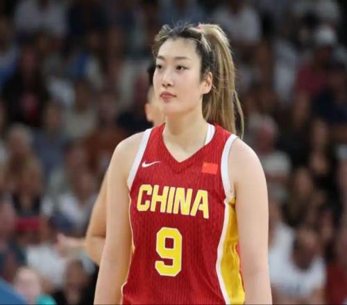 中国女篮15人集训，李梦王思雨惨遭淘汰，新人辈出3名大学生
