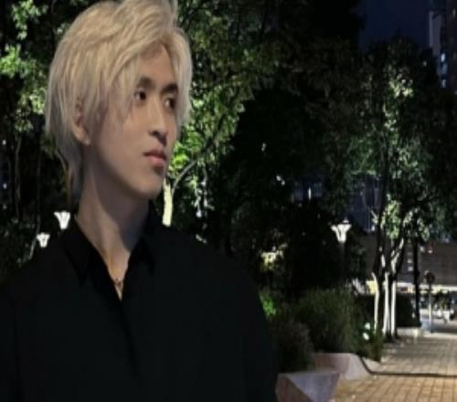 还挺帅G2分享下路选手Hanssama日常照片