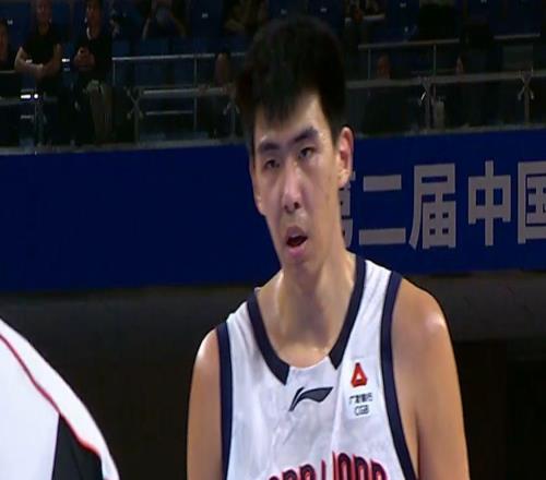 2米26徐昕，打出CBA巨星水平，砍27分14板！球迷：朱芳雨留了一手