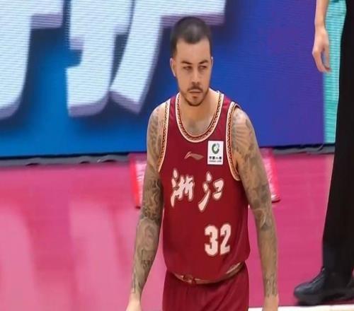 丁伟：很抱歉新赛季前两个主场都没拿下打成这样没有客观理由