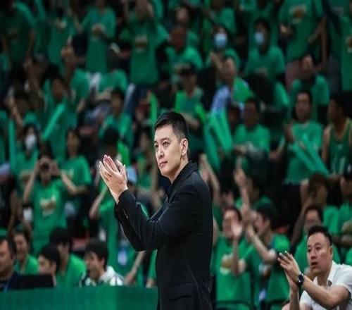 杨鸣：这场比赛对不起球迷的支持一度沉默回应是否更换外援
