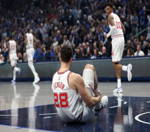 火箭爆冷不敌独行侠！申京伤退杜兰特34+5+7浓眉26+12+5帽