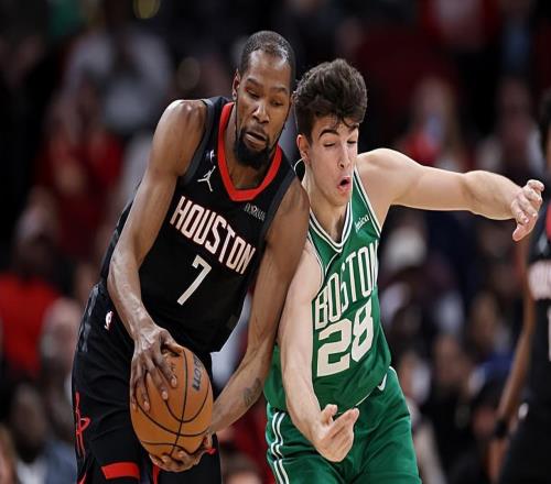 火箭全队的进攻都一片混乱，连杜兰特的手感都出现了明显的下滑