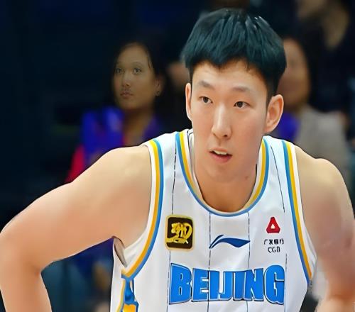 北京记者：周琦的腰反应大，将会缺席客场与新疆队的比赛