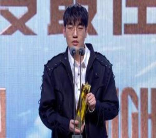 Tarzan是第六个获得年度最佳的外援！LPL历年最佳选手回顾：Uzi、厂长在列！