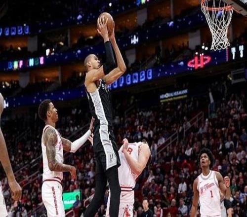 文班28+16+3+2+5马刺客场逆转火箭