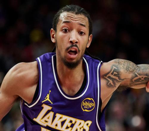 隔空互夸史密斯：老詹无论何时都能发动进攻，而我则需要配合他