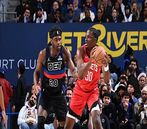 场上效果其实还行，只是火箭对于替补中锋的信任度依然不高