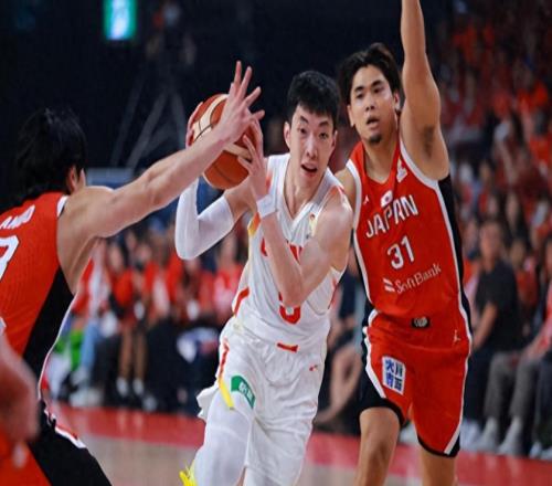 中国队逆转次日，“日本主场哨”登热搜，外国球迷质疑裁判