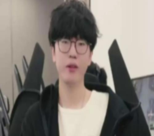 WBG发布Jiejie入队视频：和龙浪一起探索新地图的居然是