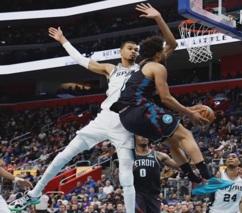 双杀东部第一！文班38分16板5帽！成为NBA历史首人