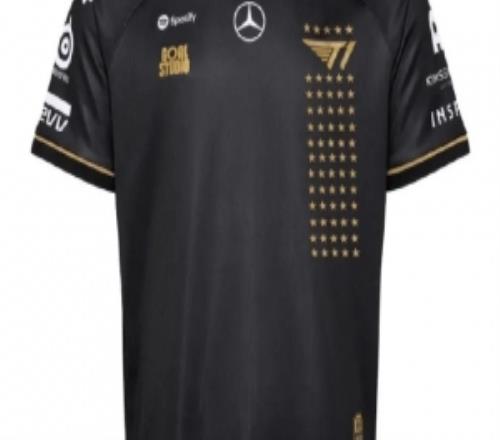 NAVI整活T1队服并配文：五十年后T1的队服