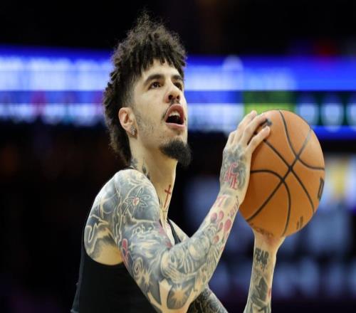 状态低迷！鲍尔19中7仅得18分，三分8中2打铁不断