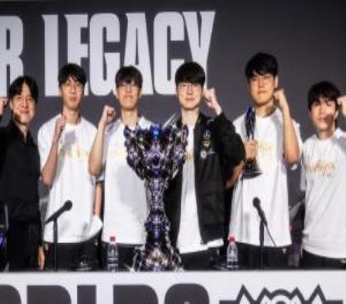 吓哭！LOL官方分享T1队伍照片：一张照片里面有21个全球总决赛冠军