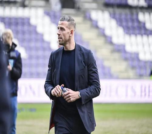 文体两开花！前热刺铁卫诠释全能人生之前参加歌手比赛亦受好评