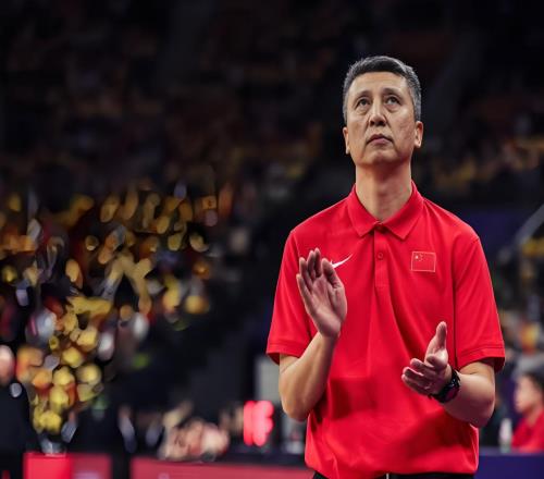 CBA记者向郭士强提建议：要激活1人+限制李贤重，中国男篮能赢