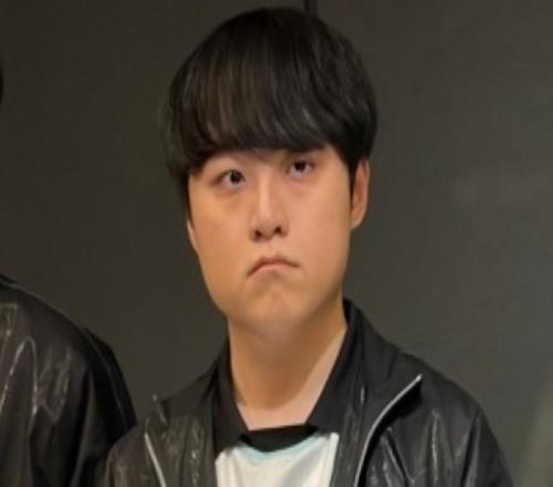 被麦哥训话还是被Faker打哭了ShowMaker赛后眼睛泛红表情略显难过