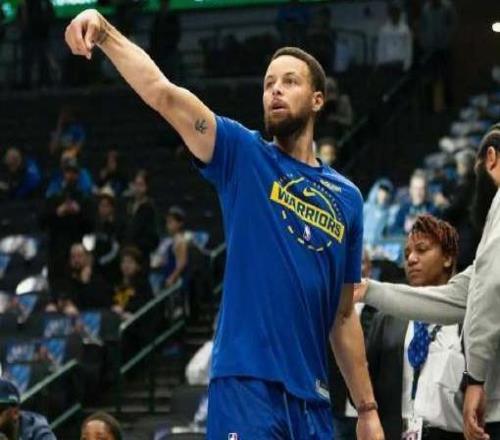 美记：勇士应该和库里展开对话，是否要将他交易出去！